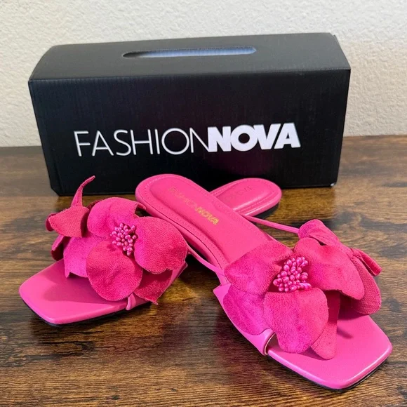 NWT Ariyah Fashion Nova Fuchsia Floral Sandals women’s size 7 - Picture 1 of 6